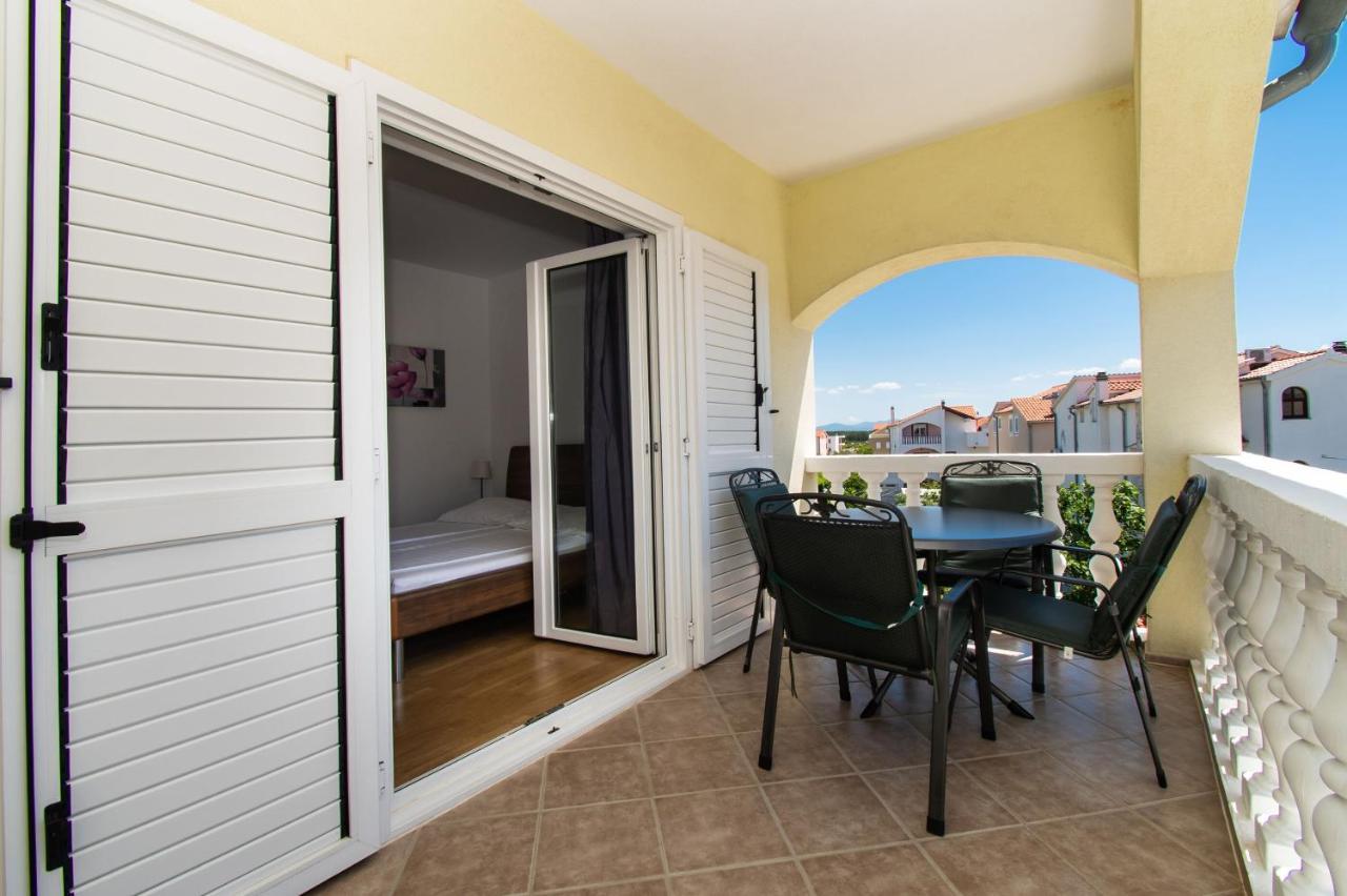 Apartments Kendes Vodice Exterior photo